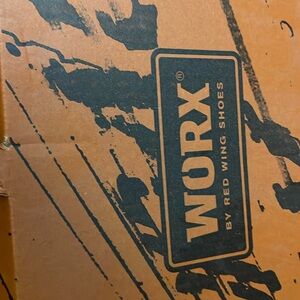 Lightweight steel toe shoes